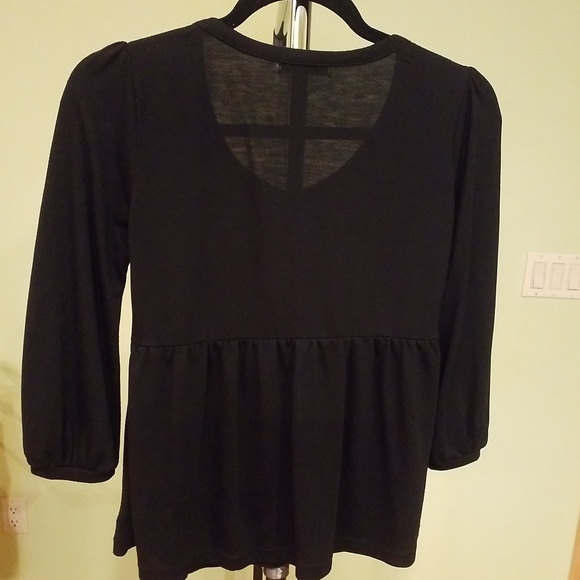 CLOTHING - Picture 3 of 5